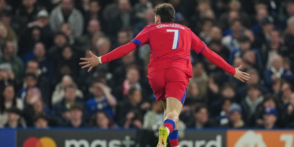 Kvara esalta il Psg, Chelsea eliminato. Anche l'Arsenal ai quarti