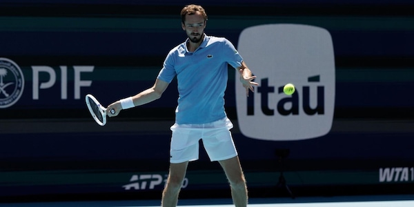Interrotta improvvisamente la partita tra Medvedev e Cerundolo a Miami: il motivo è assurdo