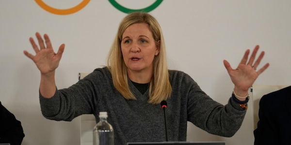 Olimpiadi, transgender non potranno partecipare alle gare femminili di Los Angeles 2028