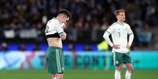 L'Irlanda del Nord fuori tra ciabatte Ugg, lacrime, tempeste italiane e recriminazioni: "Vorremmo rivedere un fallo di mano..."