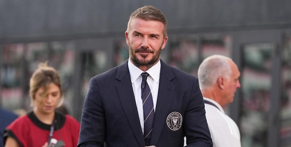 David Beckham "sta male, non riesce a smettere di piangere"