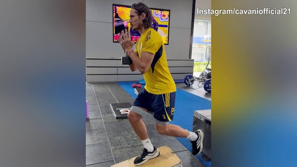 Cavani, che forza: l'attaccante lavora in palestra per recuperare dall'infortunio
