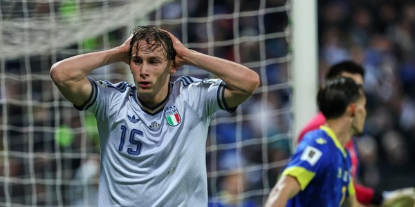 Beffa atroce, anno zero: Figc imbelle. Lega egoista, così l'Italia è colata a picco