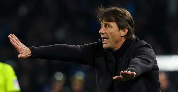 Napoli, l'ha vinta Conte: le mosse che hanno affondato Allegri e il Milan