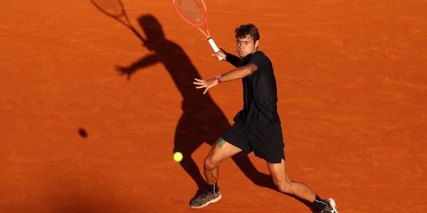 Disastro Cobolli a Monte Carlo: l'azzurro eliminato al secondo turno da Blockx in due set