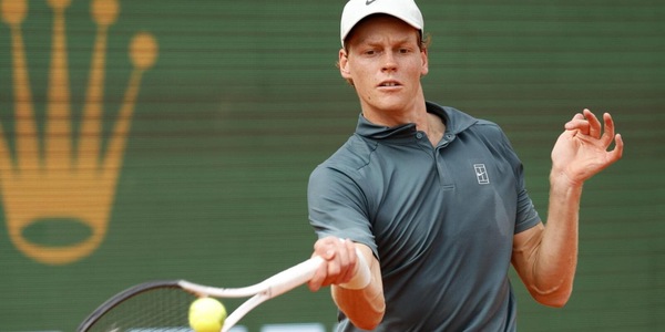 Sinner asfalta Zverev e vola in finale a Montecarlo