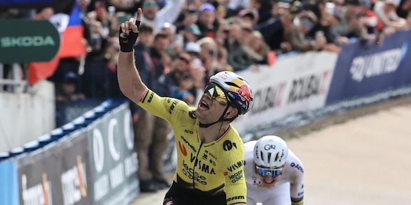 Parigi-Roubaix, Pogacar si inchina a Van Aert: l'ultima Monumento resta una chimera
