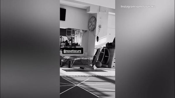 Lukaku si allena in palestra