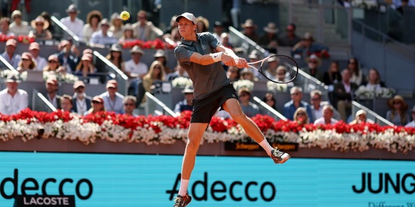 Sinner batte Zverev 6-1 6-2 in 57' a Madrid e scrive la storia!