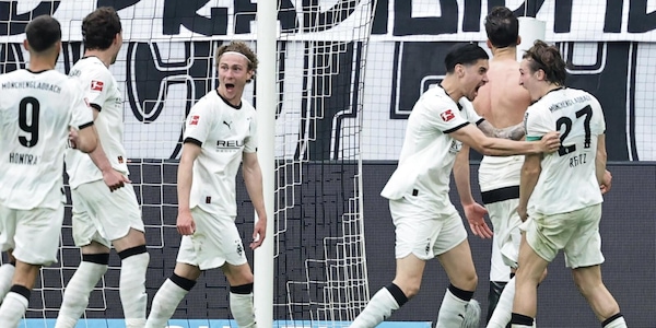 Bundesliga, Dortmund ko a Monchengladbach. Pesante sconfitta per il St.Pauli di Blessin