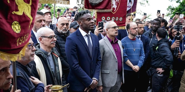 Tragedia di Superga, la commemorazione per il Grande Torino a 77 anni dall'incidente aereo