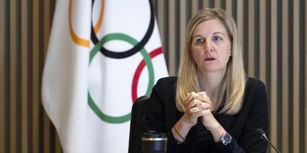 Il Cio revoca il bando olimpico agli atleti bielorussi, restrizioni confermate per la Russia