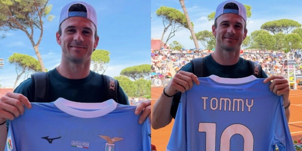 Tommy Paul con la maglia della Lazio agli Internazionali scatena i commenti dei tifosi