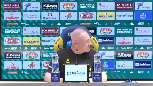 Frosinone, doccia in conferenza per Alvini