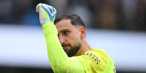 Il Manchester City batte il Brentford e si porta a -2 dalla vetta, 1-1 tra Liverpool e Chelsea