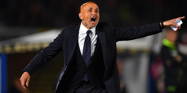 Spalletti elogia Vlahovic: "Con lui tutta un'altra storia. Mercato? La Juve due o tre lire le ha spese..."