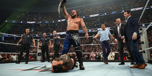 WWE Backlash, Roman Reigns sopravvive a Fatu: ma il finale è un caos