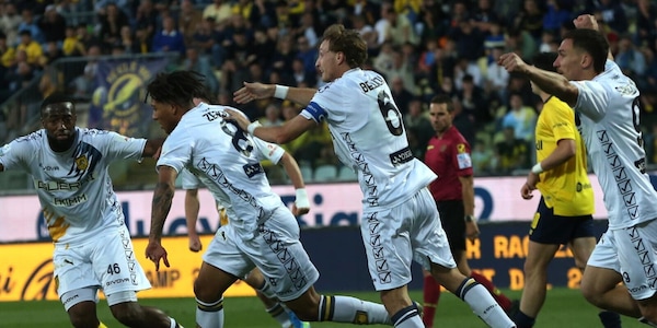 La Juve Stabia si impone a Modena e vola in semifinale: decide una rovesciata di Zeroli