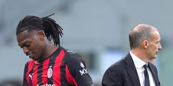Leao in rotta con il Milan: è amareggiato dai fischi ricevuti e ragiona sul suo futuro