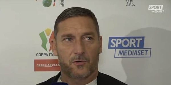 Totti sul ritorno alla Roma: "In questo momento c'è solo una priorità". Poi la gag sulla Lazio in finale di Coppa Italia