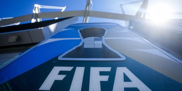 Mondiali 2026, la nuova posizione della Fifa per le trattenute e le "risse" in area di rigore: cosa potrebbe cambiare