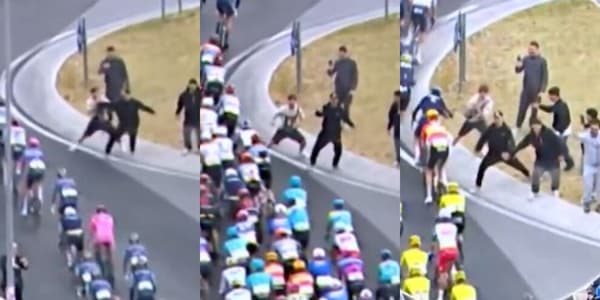 Clamoroso al Giro d'Italia a Napoli, gli spettatori infastidiscono i ciclisti per farli cadere!