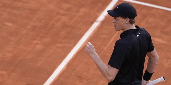 Sinner-Medvedev, dai momenti concitati dell'interruzione al rinvio definitivo: cosa è successo e il nuovo programma