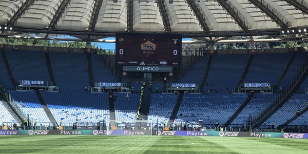 Lazio, lo striscione dei tifosi prima del derby: "Dignità e rispetto..."