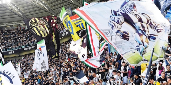 Disastro Juve, tifosi infuriati e cori contro la squadra: "Fuori i cog..."