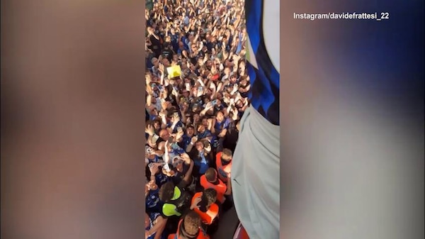 Frattesi in festa sul pullman dell'Inter
