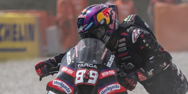 MotoGP senza pace: Jorge Martin cade nei test a Barcellona e viene trasportato in ospedale, le condizioni