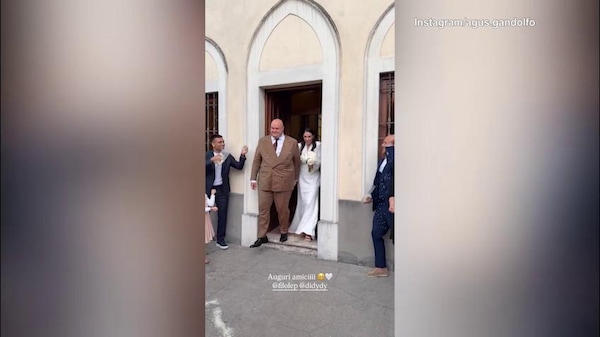 Gli amici si sposano: Lautaro e Dimarco scatenati col riso
