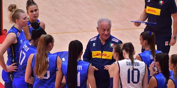 Dove vedere in tv Italia-Serbia del volley: l'orario della sfida della Nazionale di Velasco