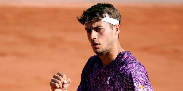 Roland Garros, Cobolli vola al terzo turno: solida vittoria in tre set contro Wu