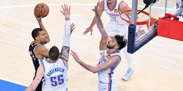 Playoff Nba, Oklahoma vince gara-5 e sorpassa San Antonio: è a un passo dalle Finals