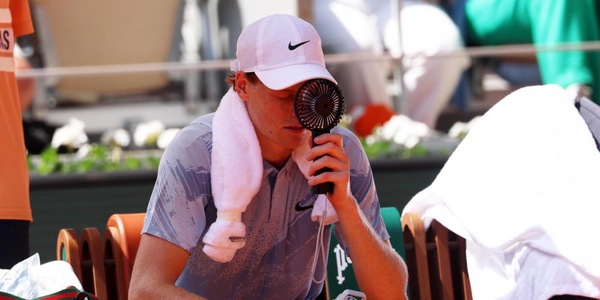 McEnroe scherza su Sinner: la battuta sul caldo e quel riferimento al quarto set contro Cerundolo