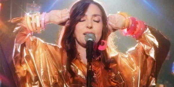 Ambra Angiolini torna a cantare, il nuovo brano conquista i fan