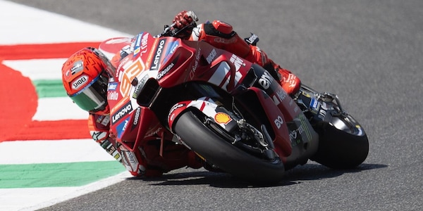 Marc Marquez trionfa nella Sprint del Gp d'Ungheria, Acosta e Bezzecchi chiudono il podio