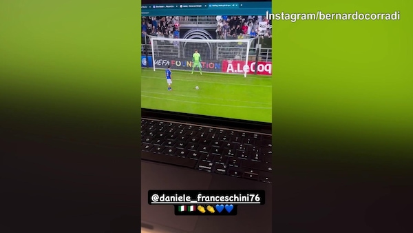 Italia Under 17 Campione d'Europa, Corradi esulta davanti alla tv