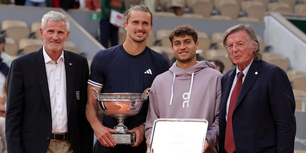 La rivelazione di Panatta sul palco accanto a Cobolli: "Cosa mi ha detto? C'entrava Zverev..."