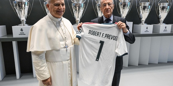 Papa Leone XIV al Bernabeu: dalle foto con Perez nella sede del Real Madrid all'ovazione del pubblico