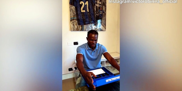 Inter, Obinna rimane a bocca aperta per il regalo ricevuto
