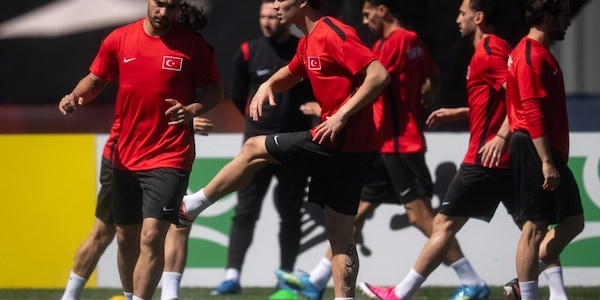 Juve, come sta Yildiz: si allena solo un quarto d'ora con i compagni e Montella avverte tutti