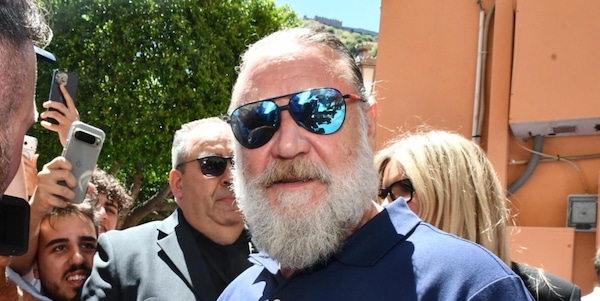 Russel Crowe esalta Ultimo: "Un grande, anche se è della Roma"
