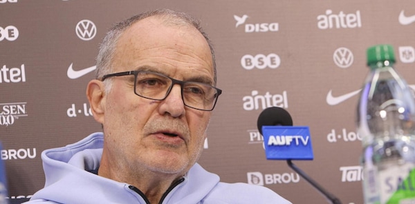 Uruguay, odissea finita. Bielsa sbarca finalmente a Miami e allenta la tensione: "Nessun problema..."