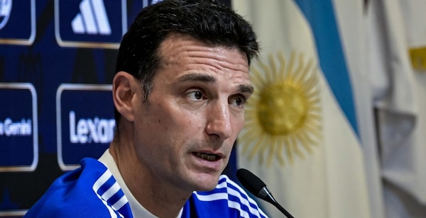 Scaloni annuncia Messi titolare: "Sta bene, tutti vogliono vederlo giocare"