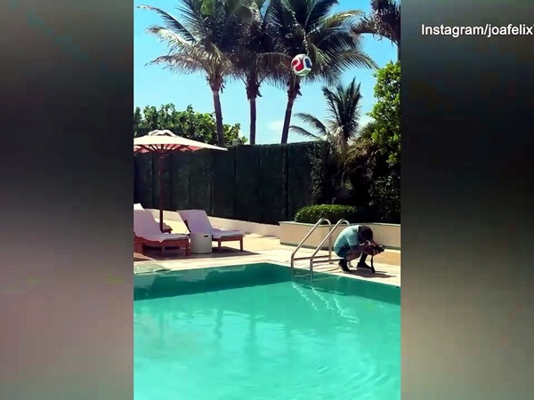 Joao Felix, calcio spettacolo a bordo piscina