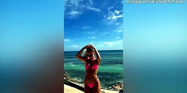 Alisha Lehmann, palleggi in spiaggia: il video incanta il web