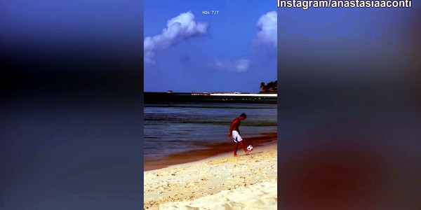 Pisilli non sa stare senza pallone: eccolo in vacanza