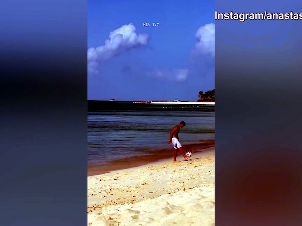 Pisilli non sa stare senza pallone: eccolo in vacanza